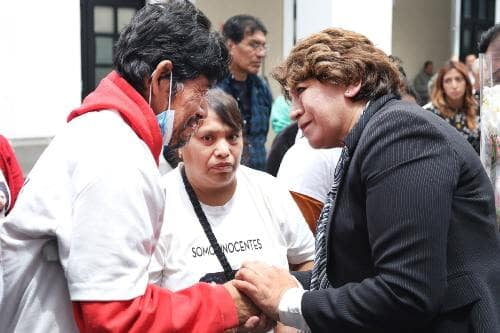 Colectivo retira plantón frente a Palacio de Gobierno tras reunión con gobernadora Delfina Gómez